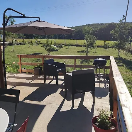 Au Chant Des Oiseaux - Rouge Gorge Oda ve Kahvaltı Varen